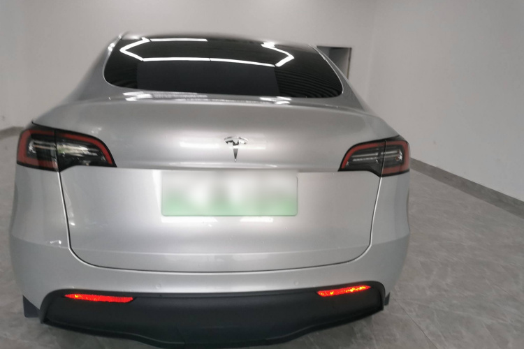 特斯拉 Model Y 2022款 后轮驱动版车身外观6