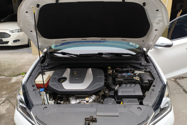 长安 逸动 2018款 高能版 1.6L GDI 自动争锋型 国V局部细节24
