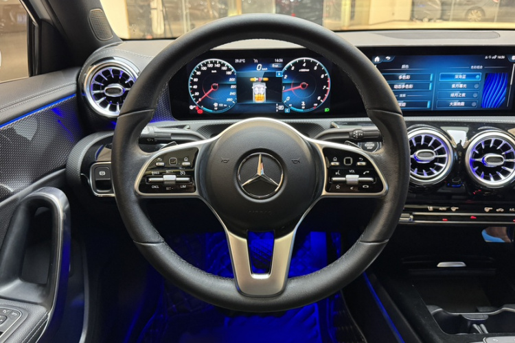 奔驰A级 2022款 A 200 L 运动轿车动感型中控内饰7012