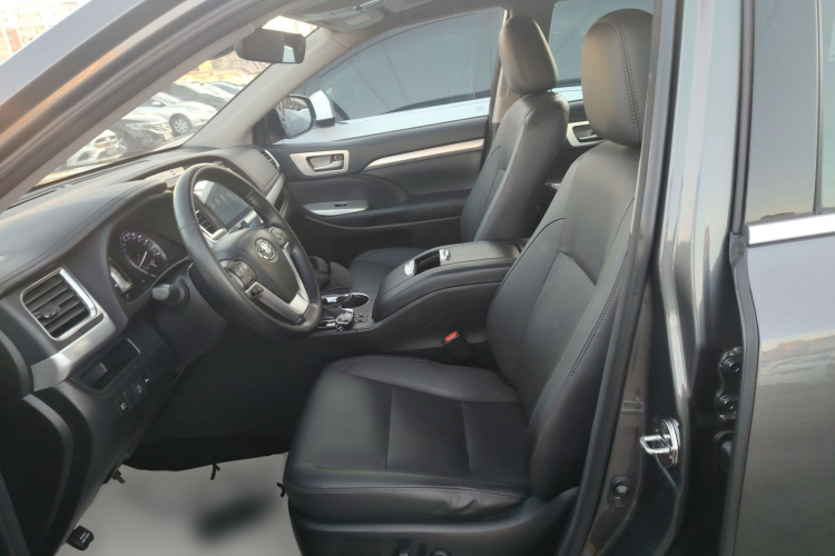 丰田 汉兰达 2018款  2.0T 两驱豪华版 7座 国VI中控内饰19