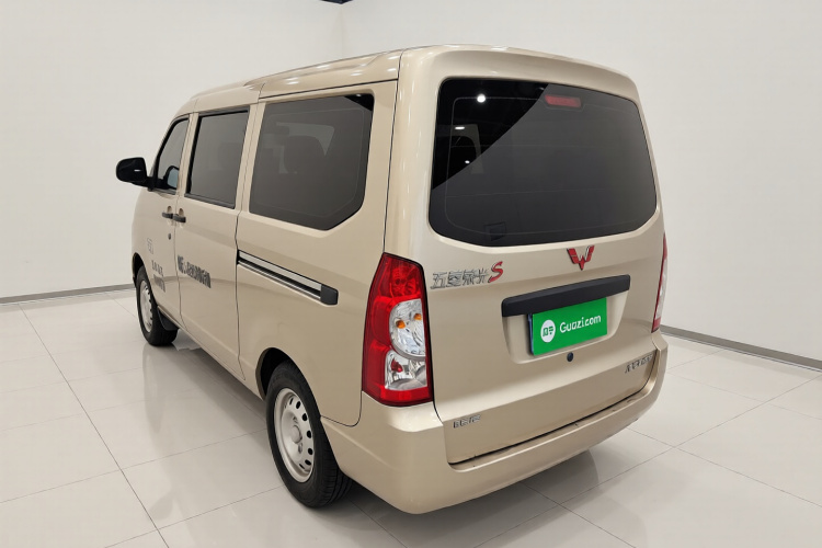 五菱汽车 五菱荣光S 2023款 1.5L 基本型 5/7座车身外观5