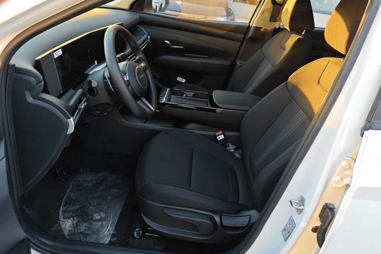 现代 2025款 途胜L 1.5T 精英版中控内饰19