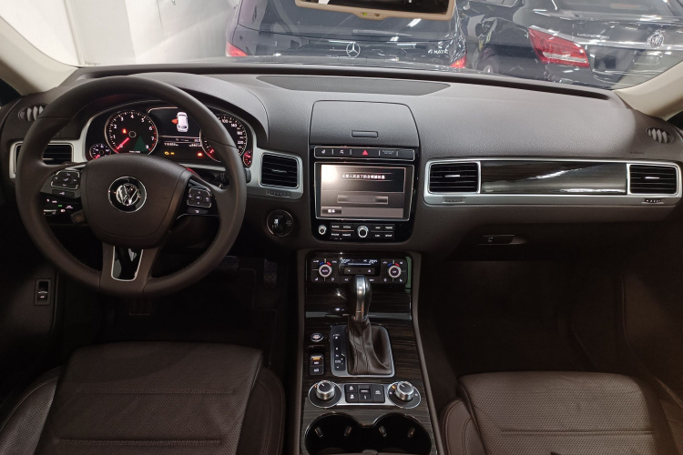 大众 途锐 2016款 3.0TSI 高配型中控内饰7002