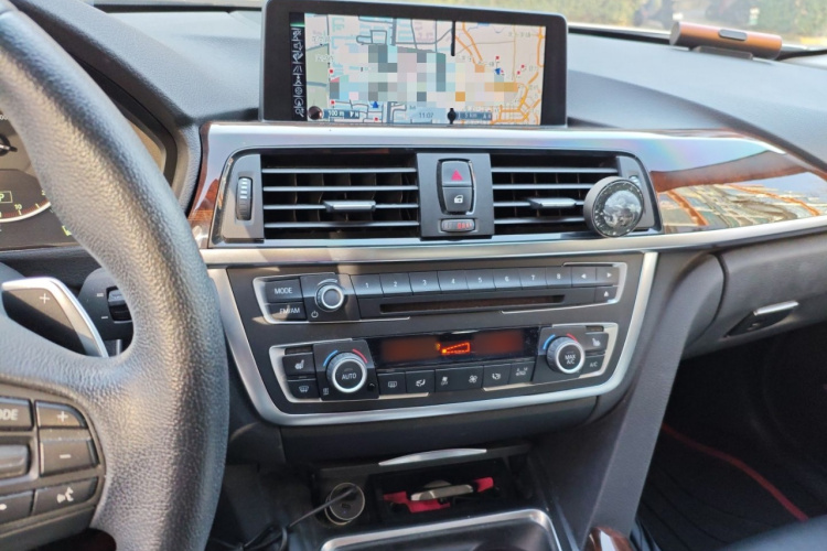 宝马3系 2015款 320Li 超悦版豪华设计套装局部细节16