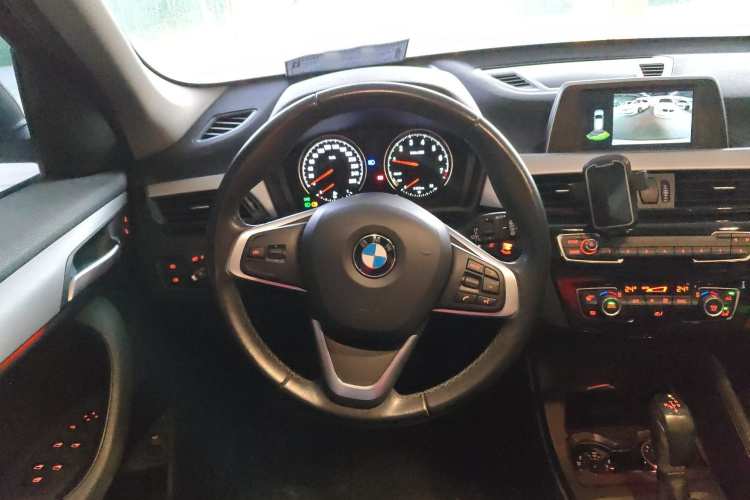 宝马X1 2019款 sDrive18Li 时尚型中控内饰13