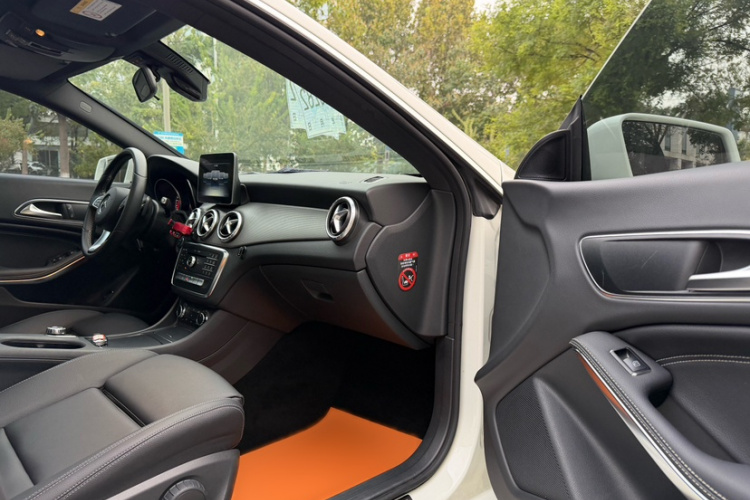 奔驰CLA 2017款 CLA 200 动感型局部细节16