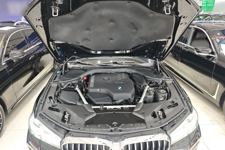 宝马5系 2023款 530Li xDrive M运动套装机舱底盘24