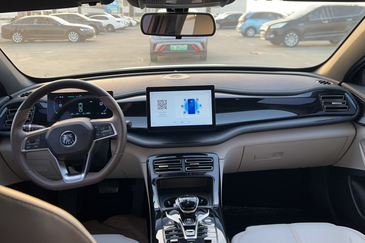 比亚迪 秦PLUS 2024款 荣耀版 DM-i 55KM领先型中控内饰7004