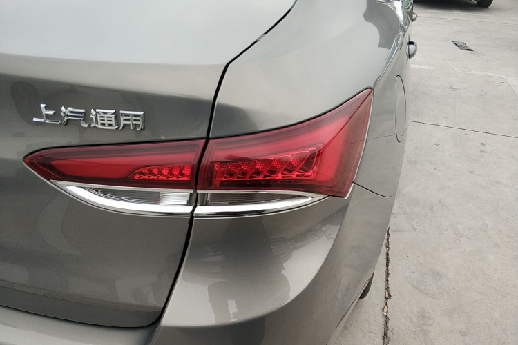 别克 英朗 2018款 18T 自动精英型车身外观9