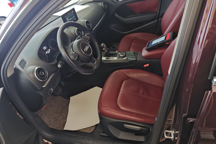 奥迪A3 2016款 Sportback 35 TFSI 进取型中控内饰19