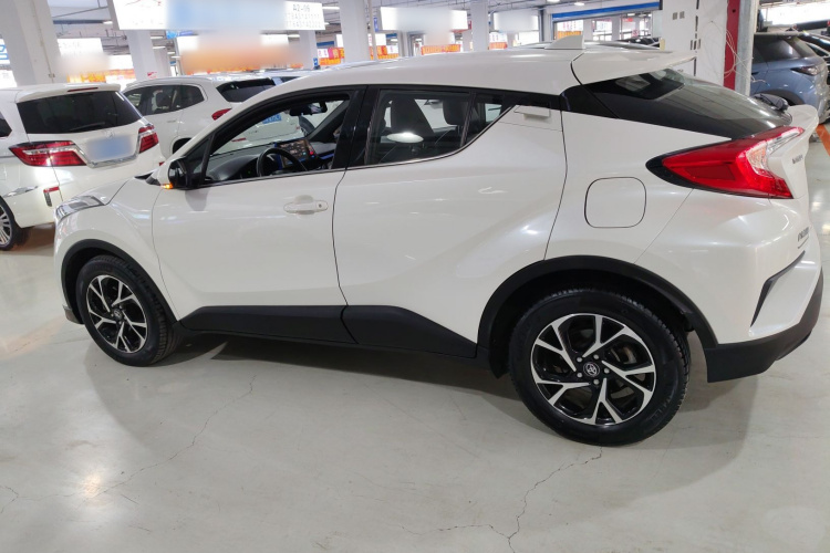 丰田C-HR 2020款 2.0L 领先版车身外观4