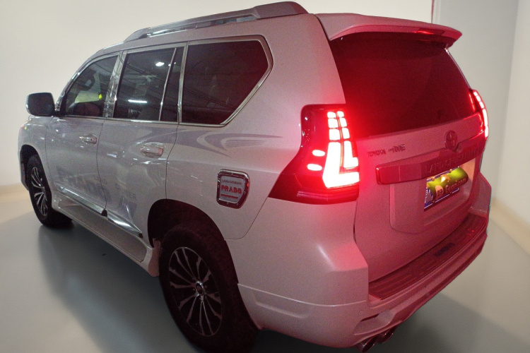 丰田 普拉多 2016款 2.7L 自动豪华版车身外观5