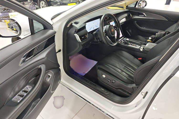 红旗H5 2024款 1.5T HEV智联旗畅版中控内饰7003