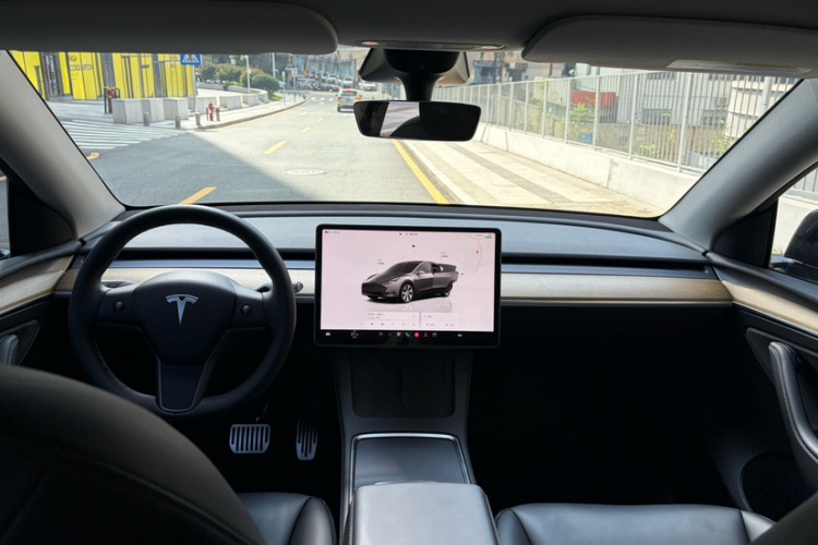 特斯拉 Model Y 2022款 后轮驱动版中控内饰7004