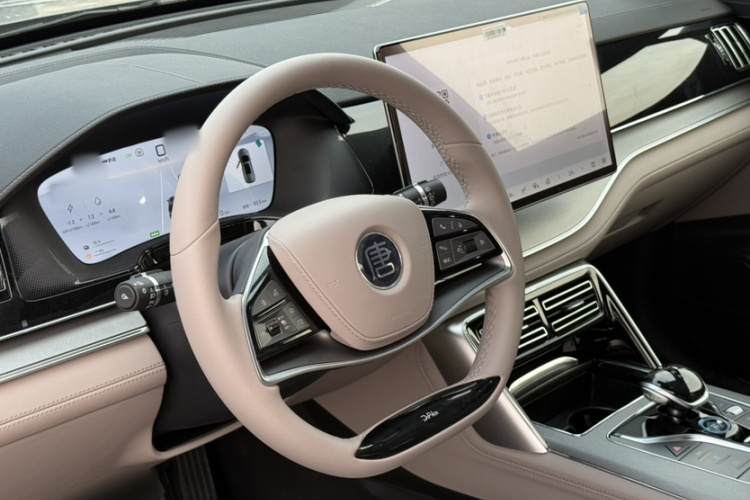 比亚迪 唐新能源 2025款 DM-i 115KM 尊贵型中控内饰7003