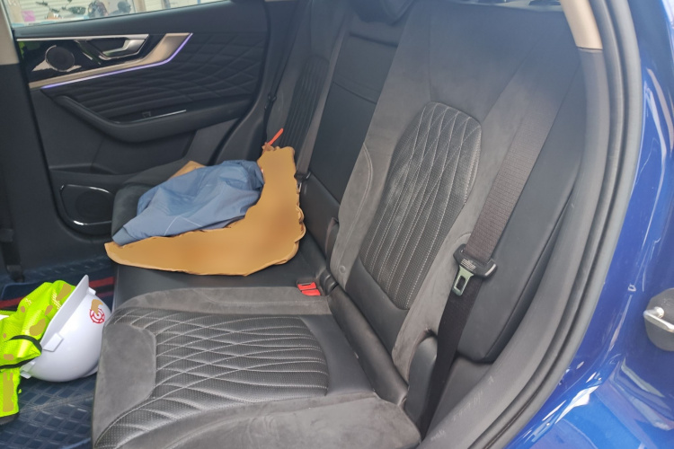 红旗HS5 2022款 改款 2.0T 智联旗享版中控内饰21