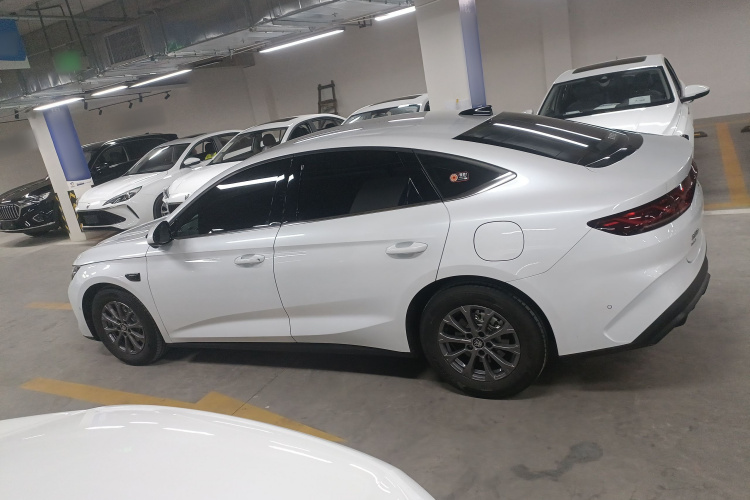 比亚迪 秦L 2025款 DM-i 智驾版 80KM领先型车身外观4