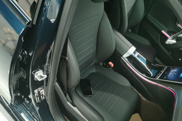 奔驰C级 2024款 改款二 C 260 L 皓夜运动版局部细节41