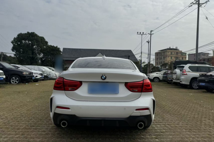 宝马1系 2022款 120i M运动版车身外观6008