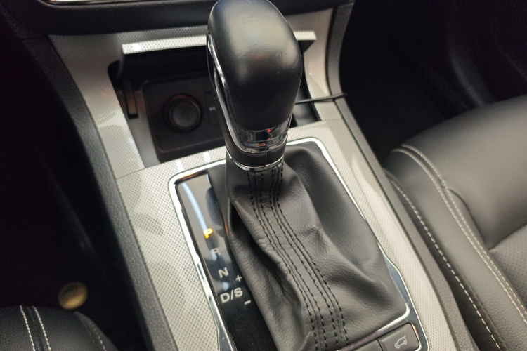 荣威RX5 2020款 20T 自动Ali智联网超越智臻版局部细节18