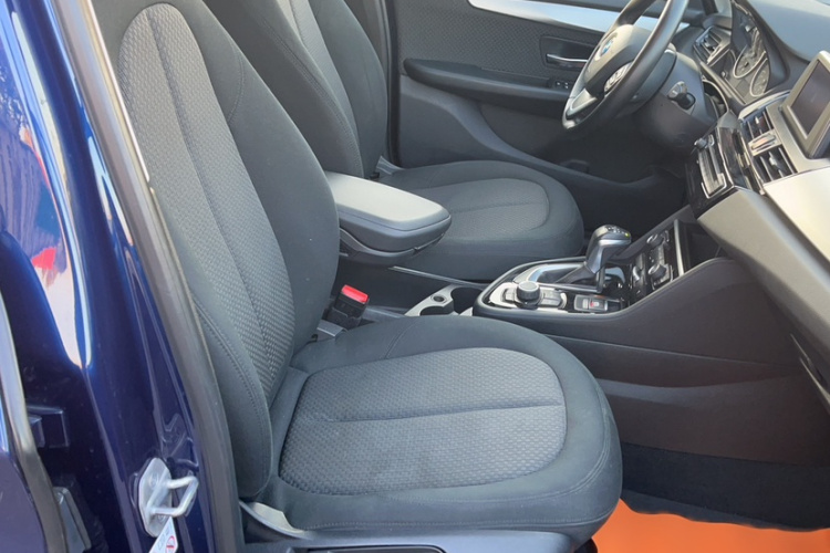 宝马2系多功能旅行车 2015款 218i 领先型中控内饰7003