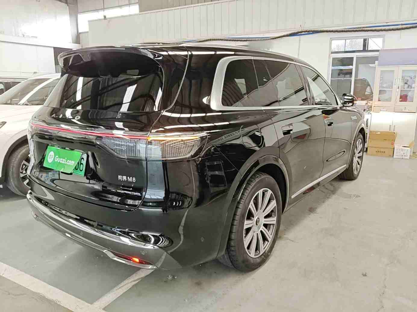 车辆右后45度外观展示