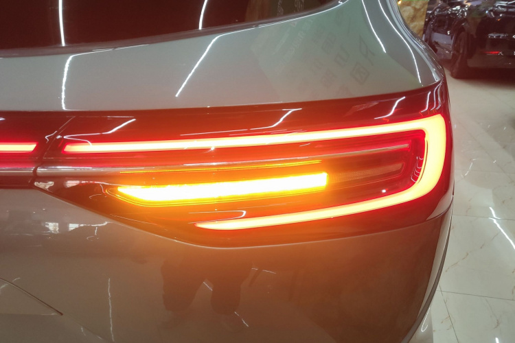 鸿蒙智行 问界M7 2022款 1.5T 四驱豪华版车身外观9