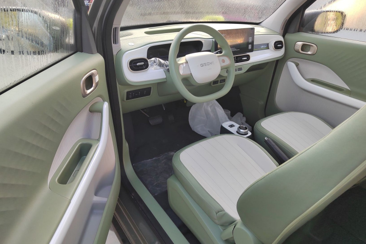 吉利银河 2025款 210km 熊猫骑士中控内饰7003