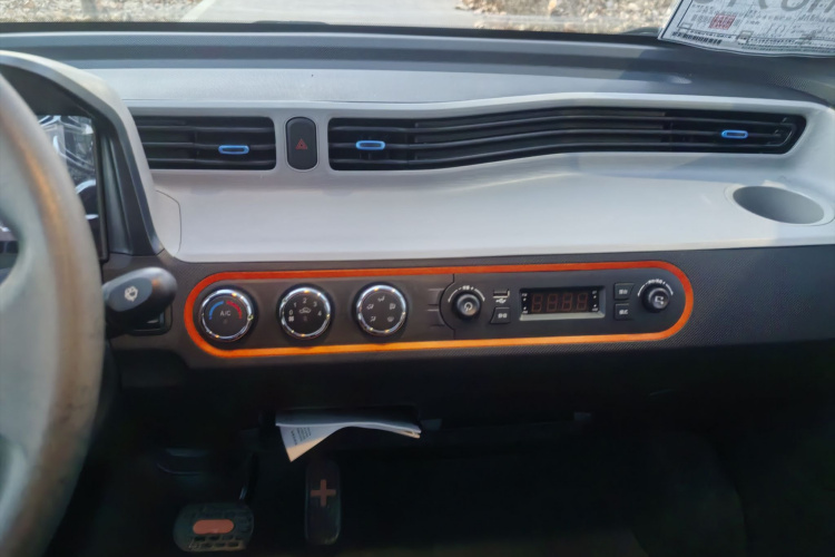 五菱汽车 宏光MINIEV 2022款 悦享款 三元锂中控内饰7004