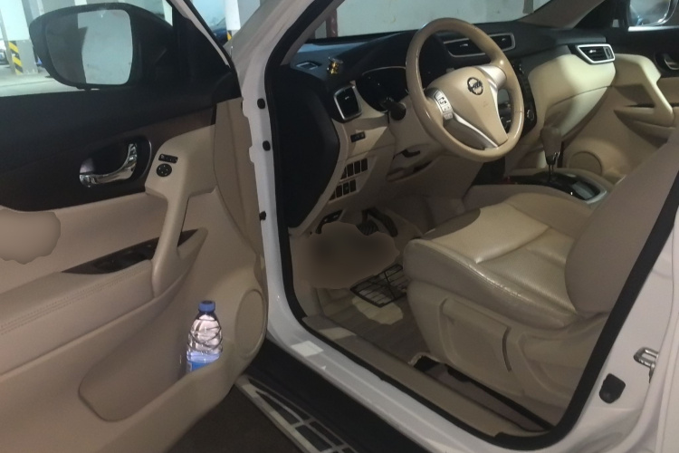 日产 奇骏 2015款 2.0L CVT舒适MAX版 2WD中控内饰20