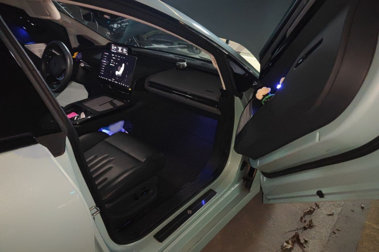 昊铂GT 2023款  710后驱超充七翼版局部细节9005