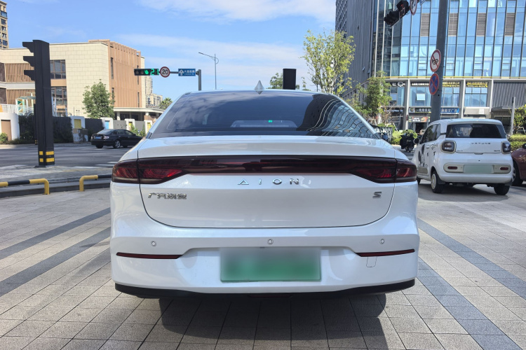 埃安 AION S 2023款 魅 580 磷酸铁锂车身外观6004