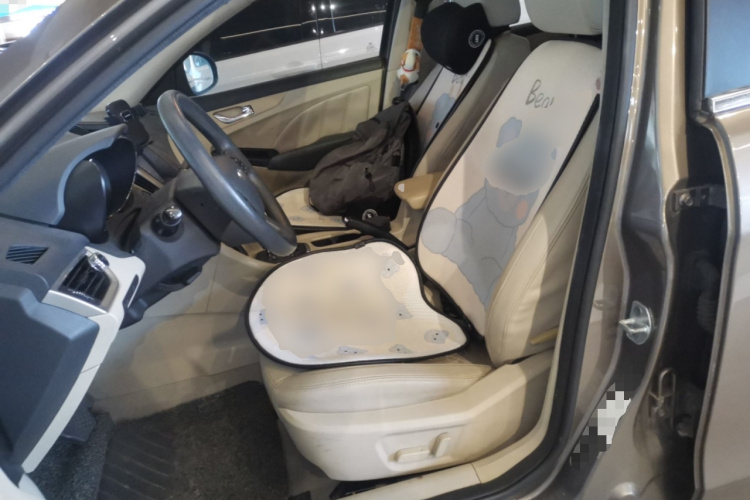 奇瑞 艾瑞泽7 2013款 1.6L CVT致享版中控内饰19