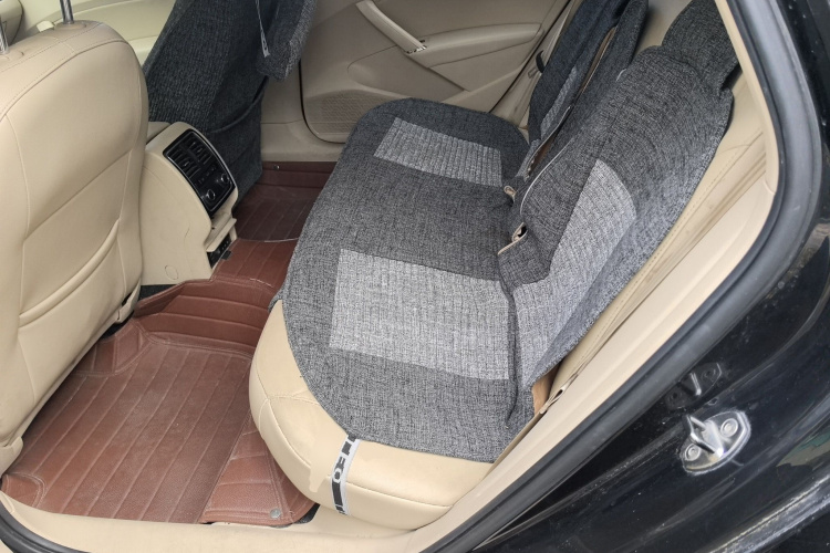 大众 帕萨特 2014款 1.8TSI DSG尊荣版中控内饰21