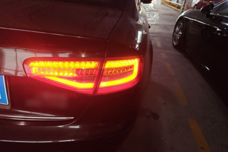 奥迪A4L 2013款 35 TFSI 自动标准型车身外观9