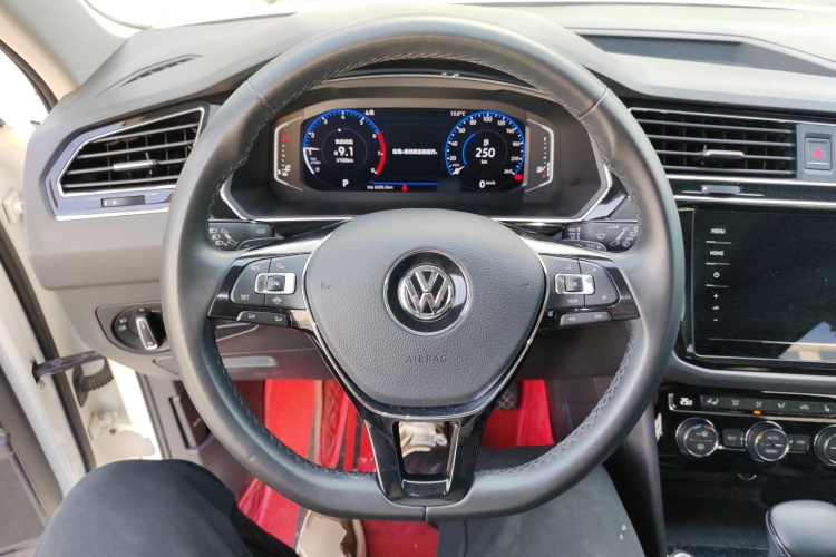 大众 途观L 2020款 330TSI 自动两驱智动豪华版 国VI中控内饰13