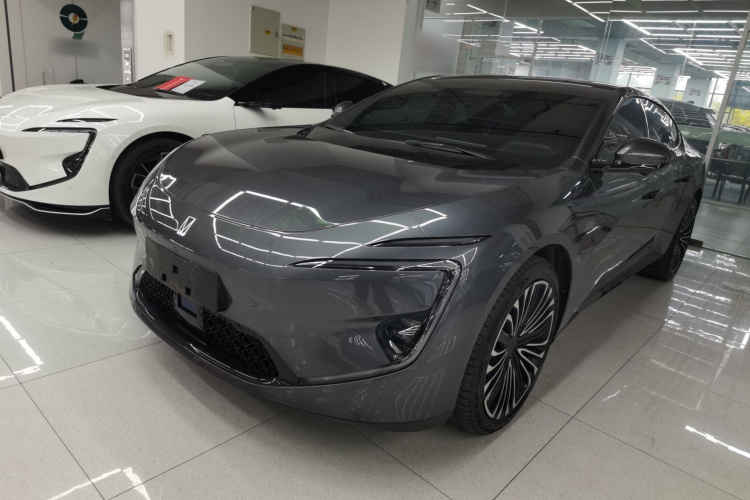 阿维塔12 2025款 Ultra增程版车身外观1