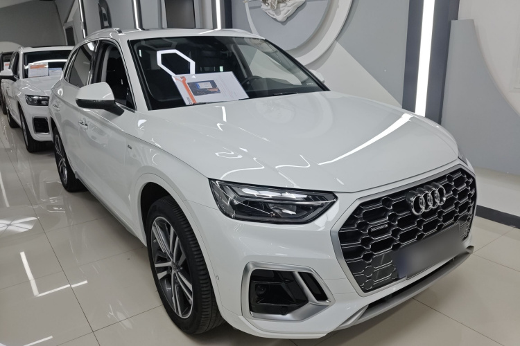 奥迪Q5L 2022款 改款 40T 豪华动感型车身外观3