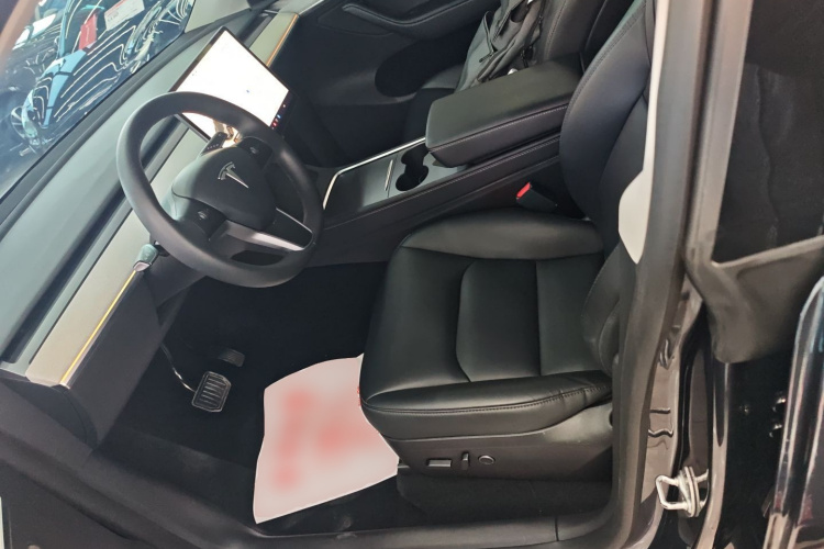 特斯拉 Model Y 2024款 后轮驱动版中控内饰19