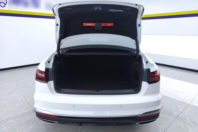 奥迪A4L 2024款 40 TFSI 时尚动感型机舱底盘23