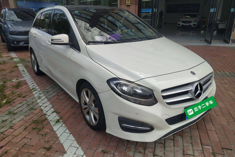 奔驰B级 2017款 B 200 动感型车身外观3