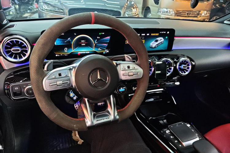 奔驰A级AMG(进口) 2020款 改款 AMG A 35 4MATIC中控内饰12