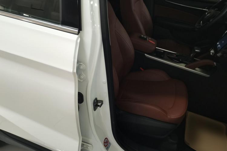 中华V6 2018款 1.5T 自动豪华型中控内饰41