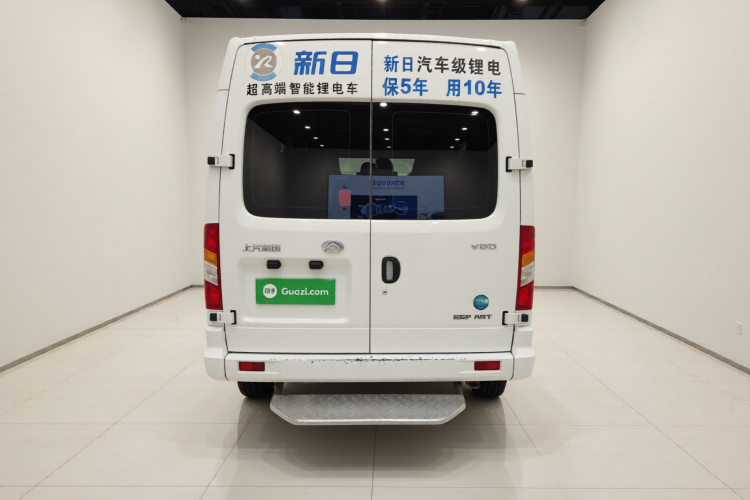 上汽大通MAXUS 新途V80 2021款 2.0T AMT经典傲运通短轴中顶5/6座车身外观6