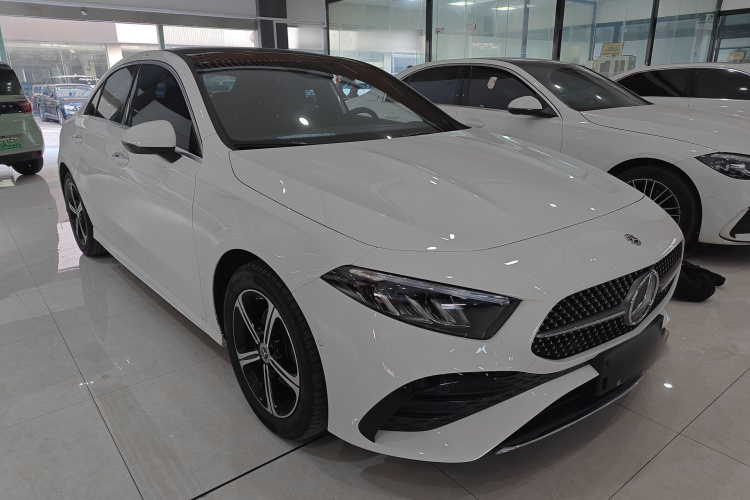 奔驰A级 2023款 A 200 L 时尚型车身外观3