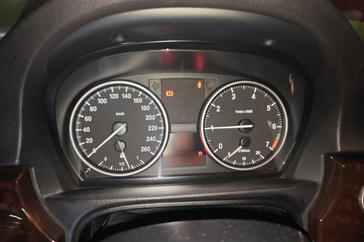 宝马3系 2011款 320i 时尚型局部细节14