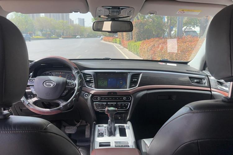 广汽传祺 传祺GS8 2017款 320T 两驱豪华智联版（七座）中控内饰7002