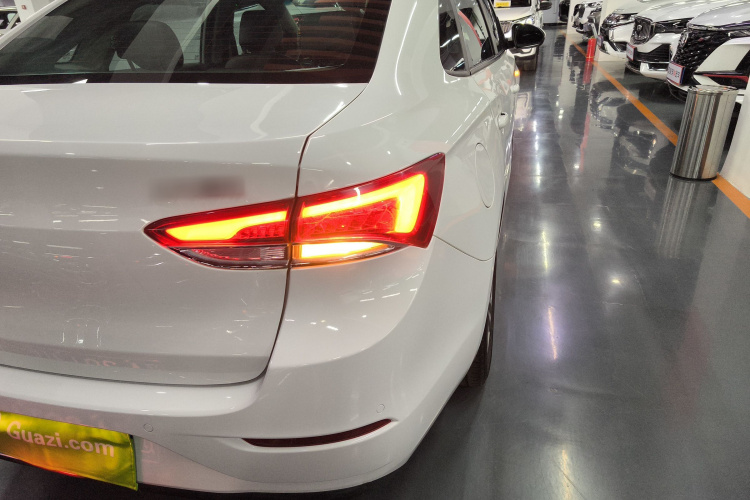 别克 英朗 2019款 18T 自动互联精英型 国VI车身外观9