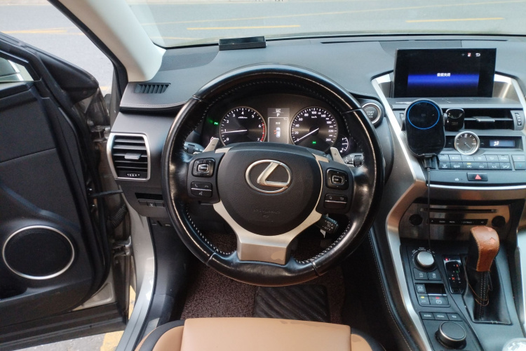雷克萨斯NX 2015款 200t 全驱 锋尚版中控内饰13