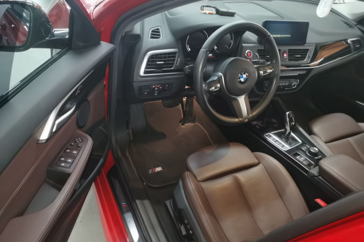 宝马1系 2020款 120i M运动套装中控内饰7003